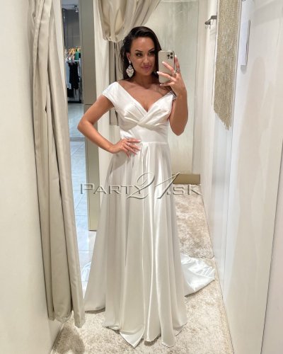 dlhé biele šaty V dekolt